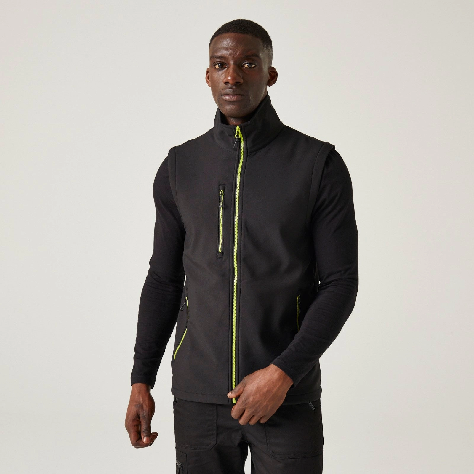 Sleek Outdoor Look Articulated Knees Regatta Professional Mens Navigate 2 Layer Softshell Gilet