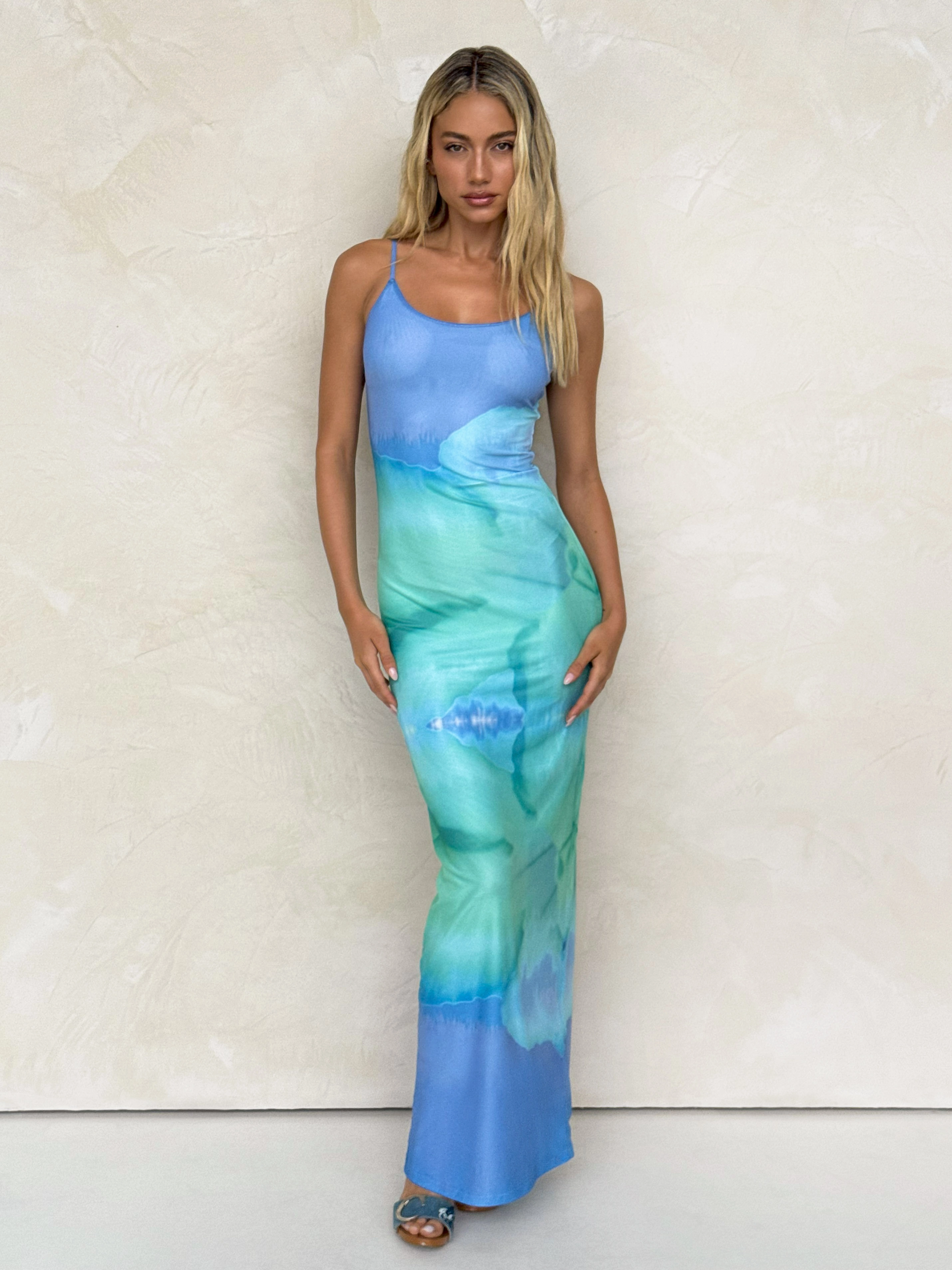 City Layer ARDON MAXI DRESS - BLUE : MACRO FLORAL : BLUE HIBISCUS