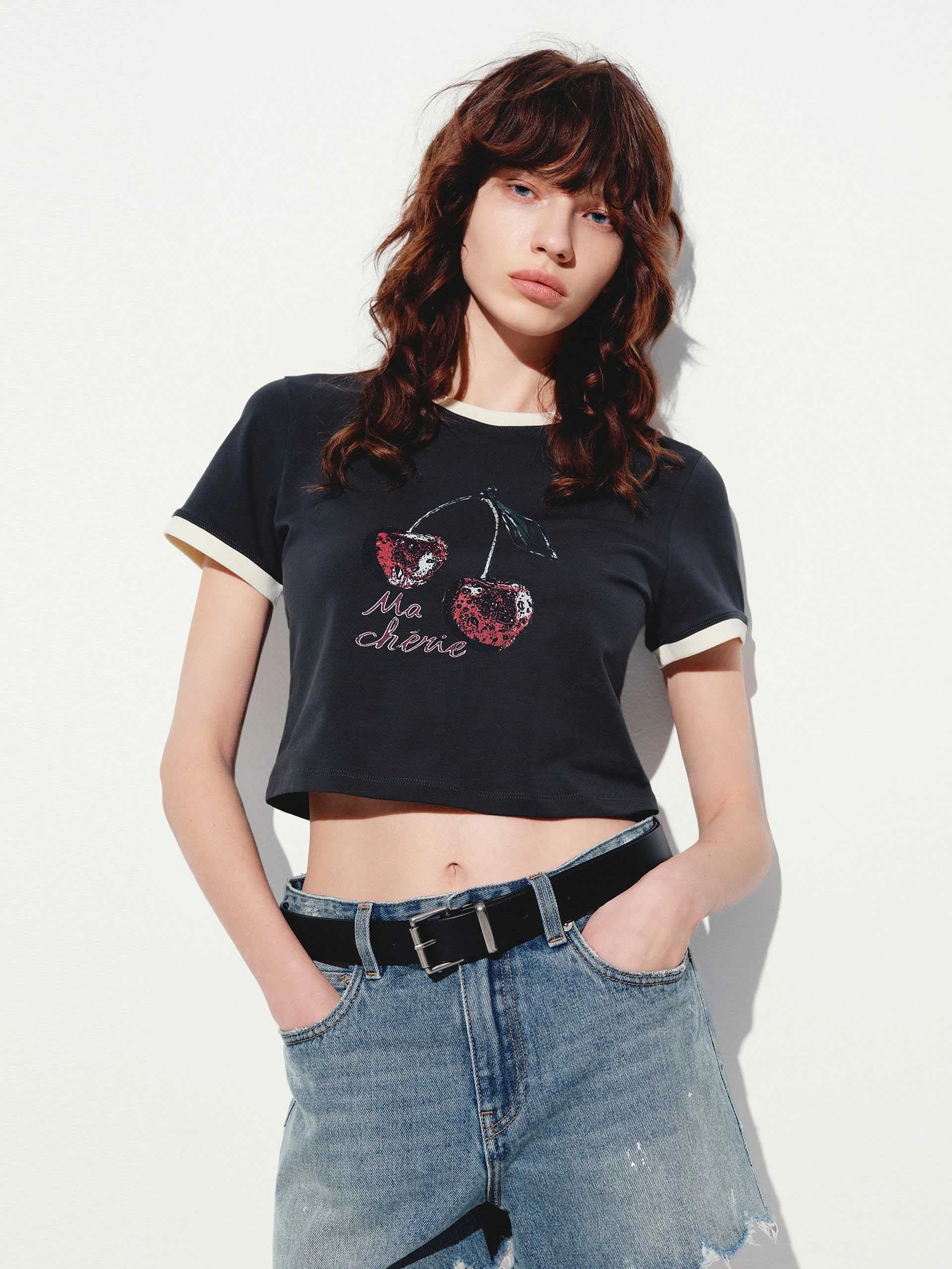 Contrast Logo Cropped T-shirt Fashionable Piece