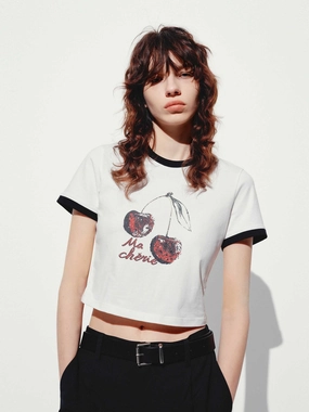 Multi Directional Stretch Quick Dry Material Contrast Logo Cropped T-shirt