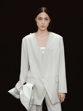 Deconstructed V-neck Blazer NonRestrictive Cut