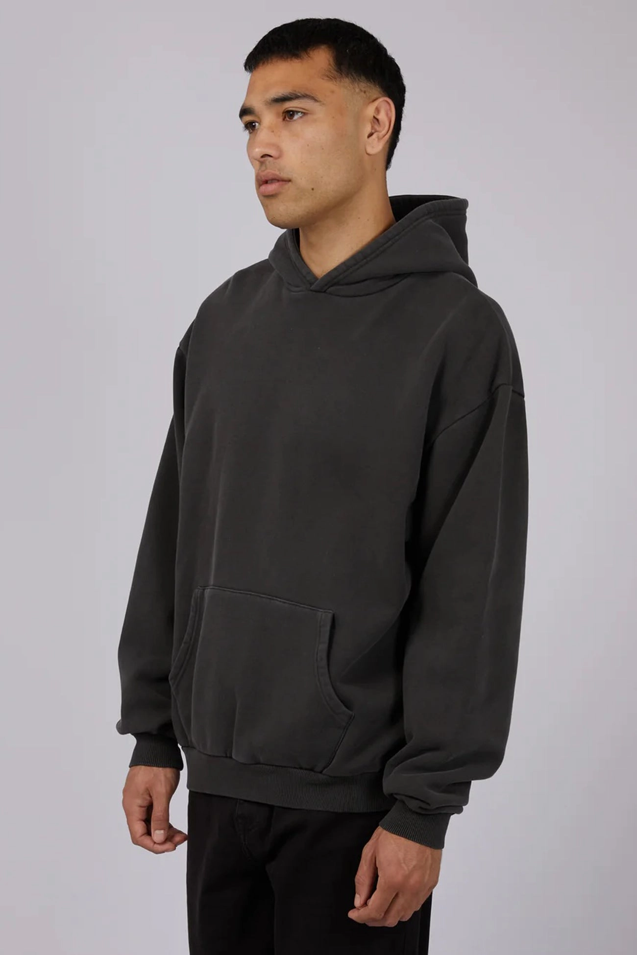 Taped Neckline Long Sleeves Box Hoodie Washed Black