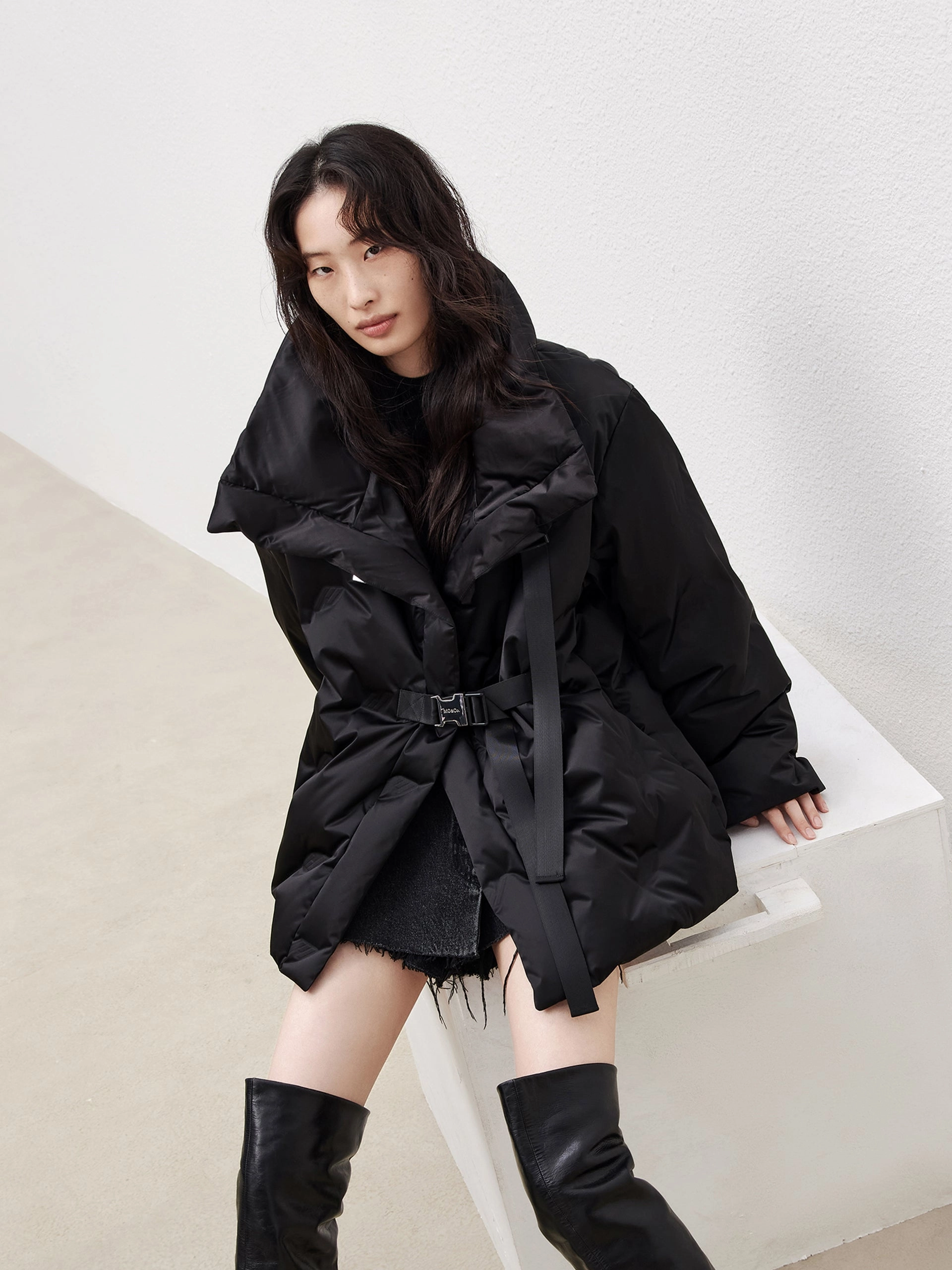 Lapel Collar Down Jacket with Adjustable Belts Stretch Paneling Fit For Daily