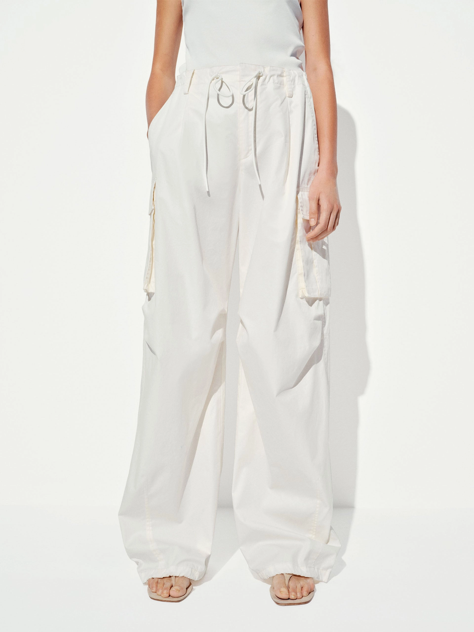 Ergonomic Cut Cotton Barrel Leg Cargo Pants