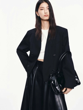 Peak Lapel Cropped Blazer Compact Travel Friendly Compression Layer