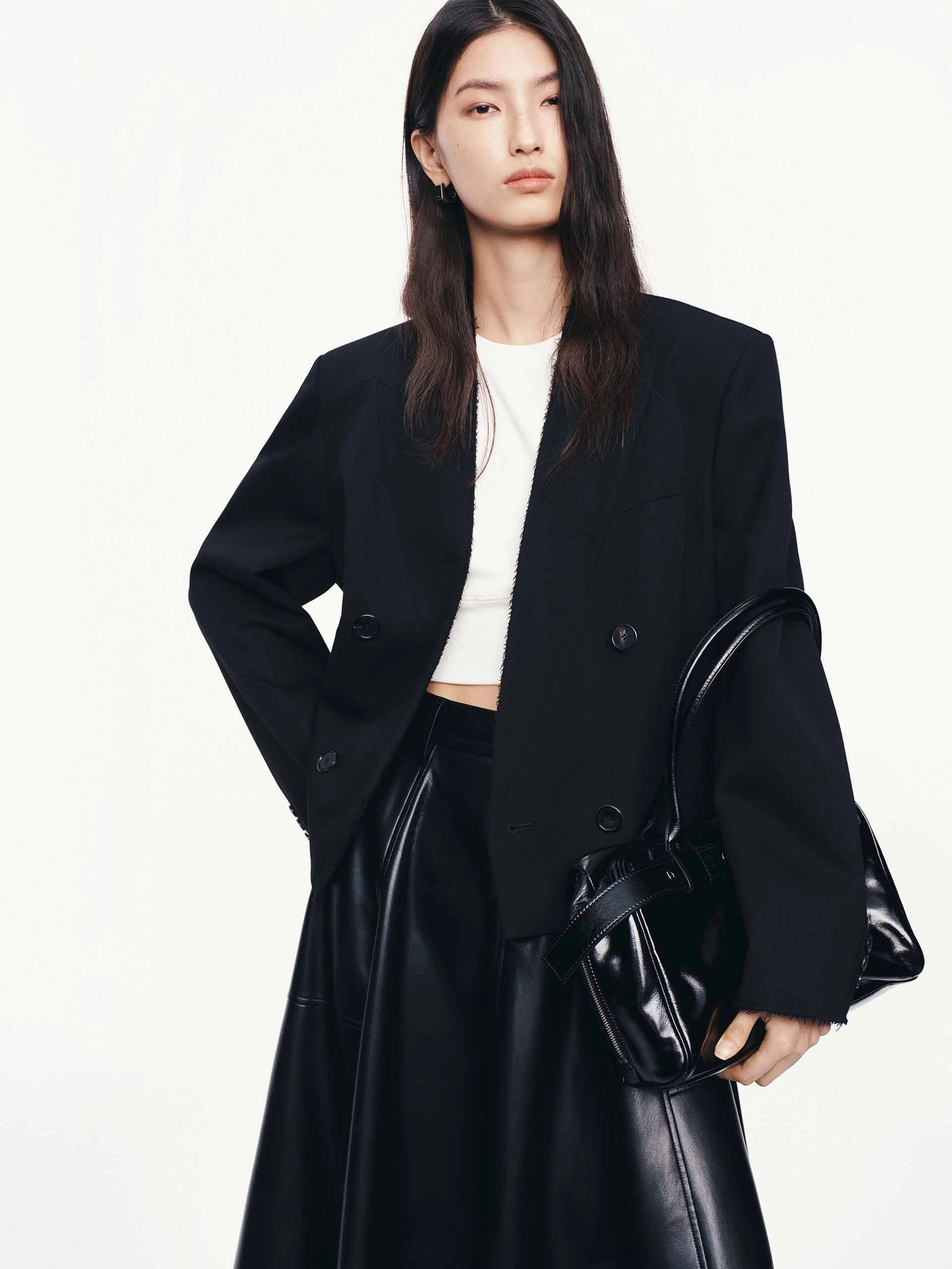Peak Lapel Cropped Blazer Compact Travel Friendly Compression Layer