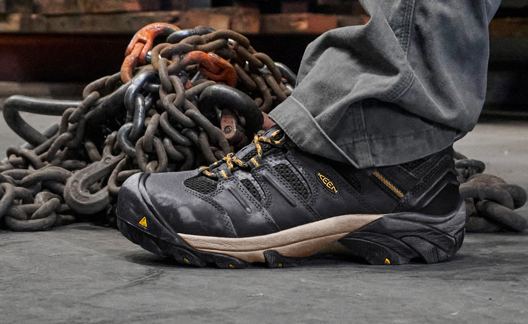 Durable Shell Winter Walker Move Free Men's Lansing Mid Waterproof (Steel Toe)  |  Raven/Tawny Olive