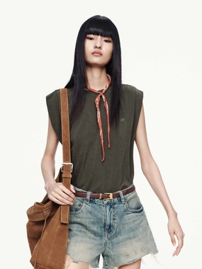 Reinforced Collar Easy Care Fabric Side Pleated Crewneck T-shirt