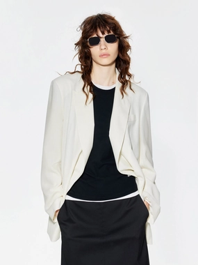 Lightweight Fabric Quilted Interior Peak Lapel Structured Blazer