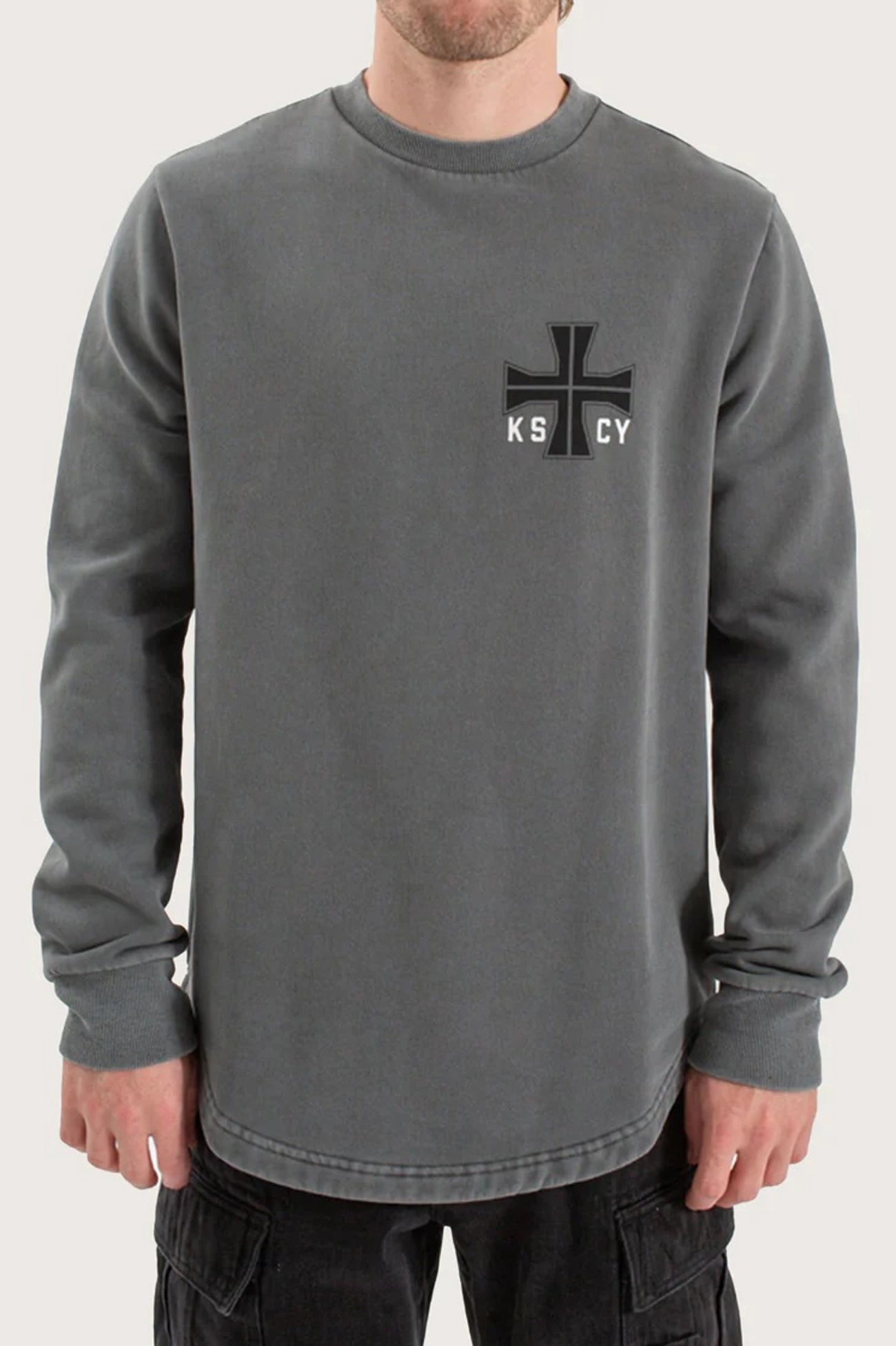 Rugged Daily Style Modular Attachment Points Plaza Dual Curved Sweater Pigment Charcoal