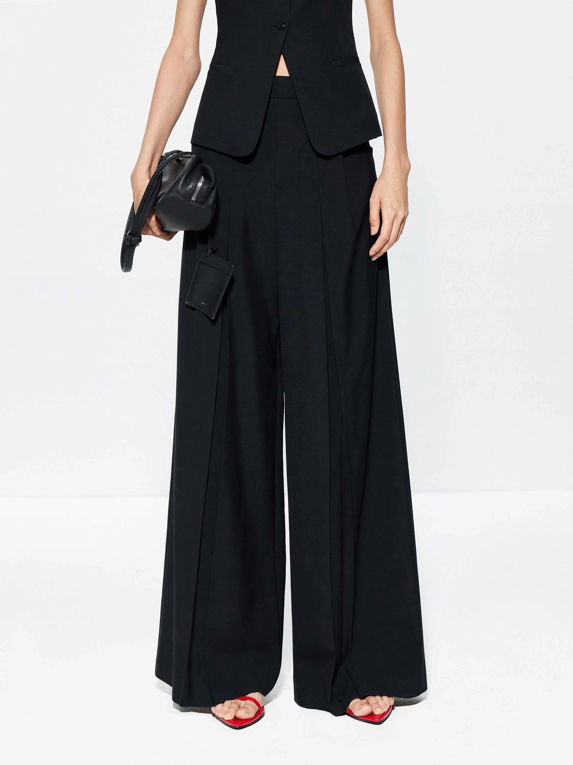 Odor Control Tech Soft and Light Pleated Detail Wide Leg Pants