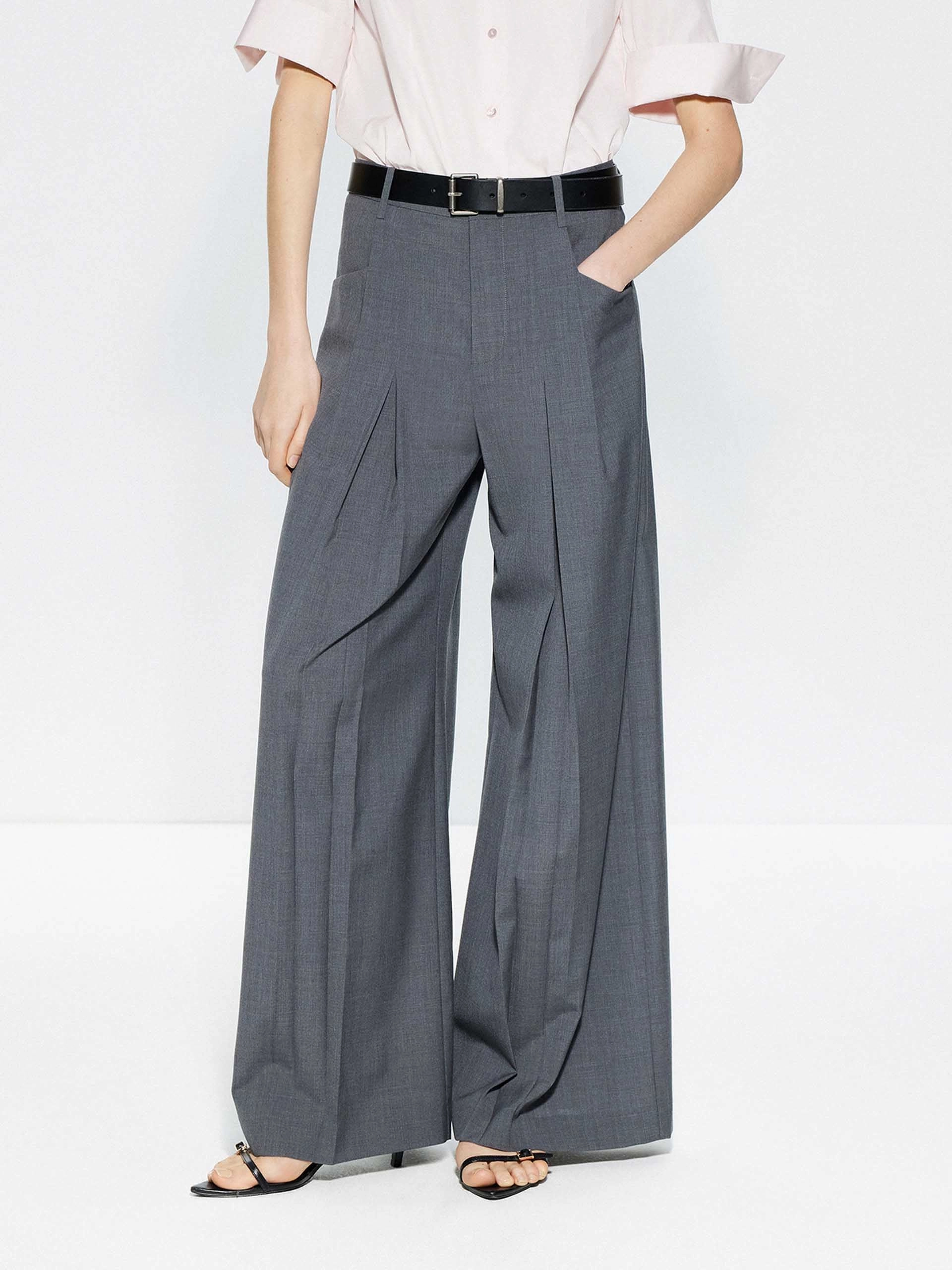 Flexibility Fit slim cut Pleated Detail Wide Leg Pants