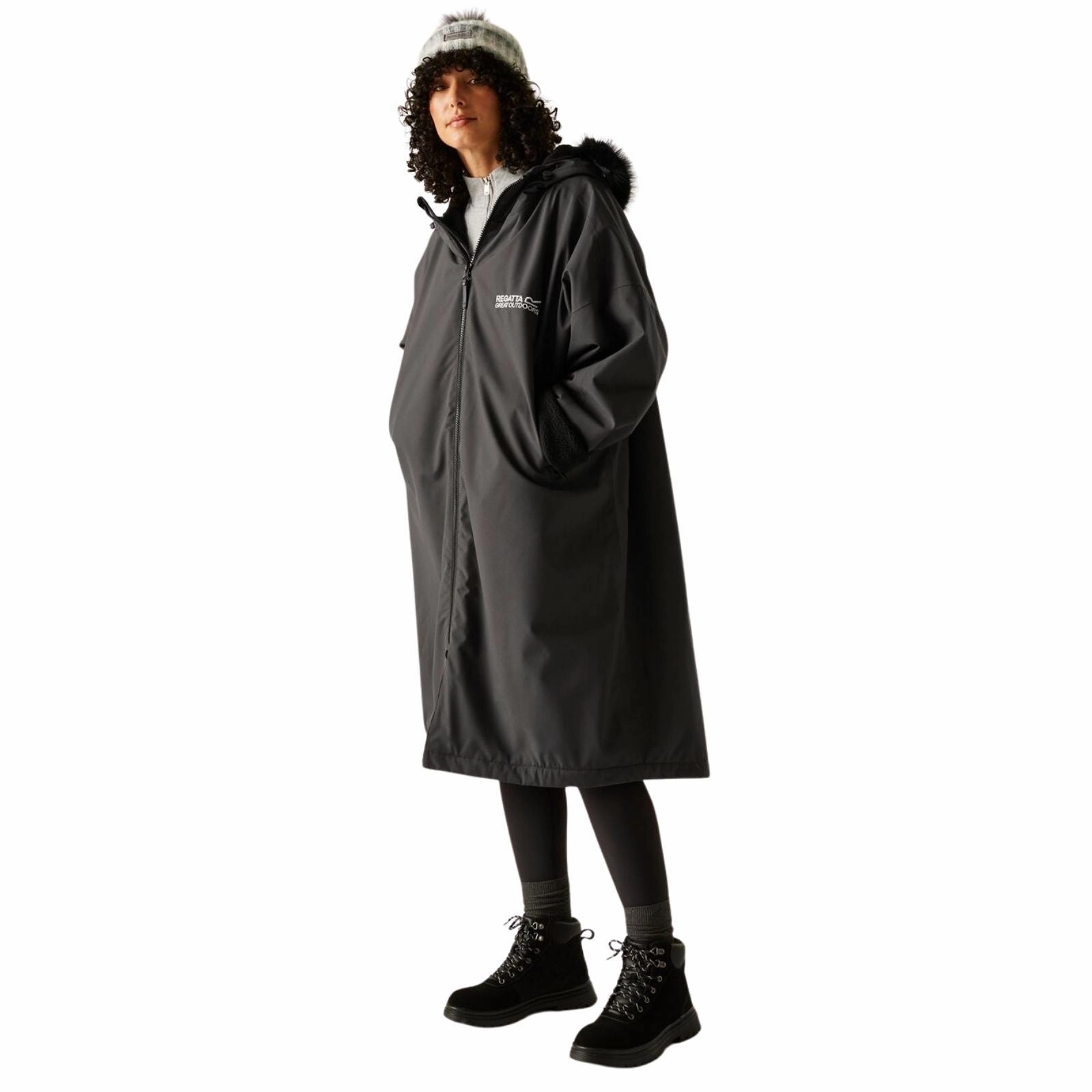 Short Length Easy Clean Material Regatta Adults Outdoor Waterproof Changing Robe Pro