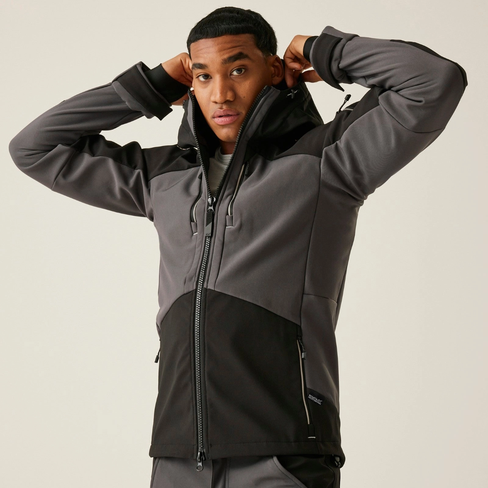 Regatta Professional Mens 4TEX Stretch 3 Layer Softshell Jacket AdjustableDrawcordHem Mild Weather