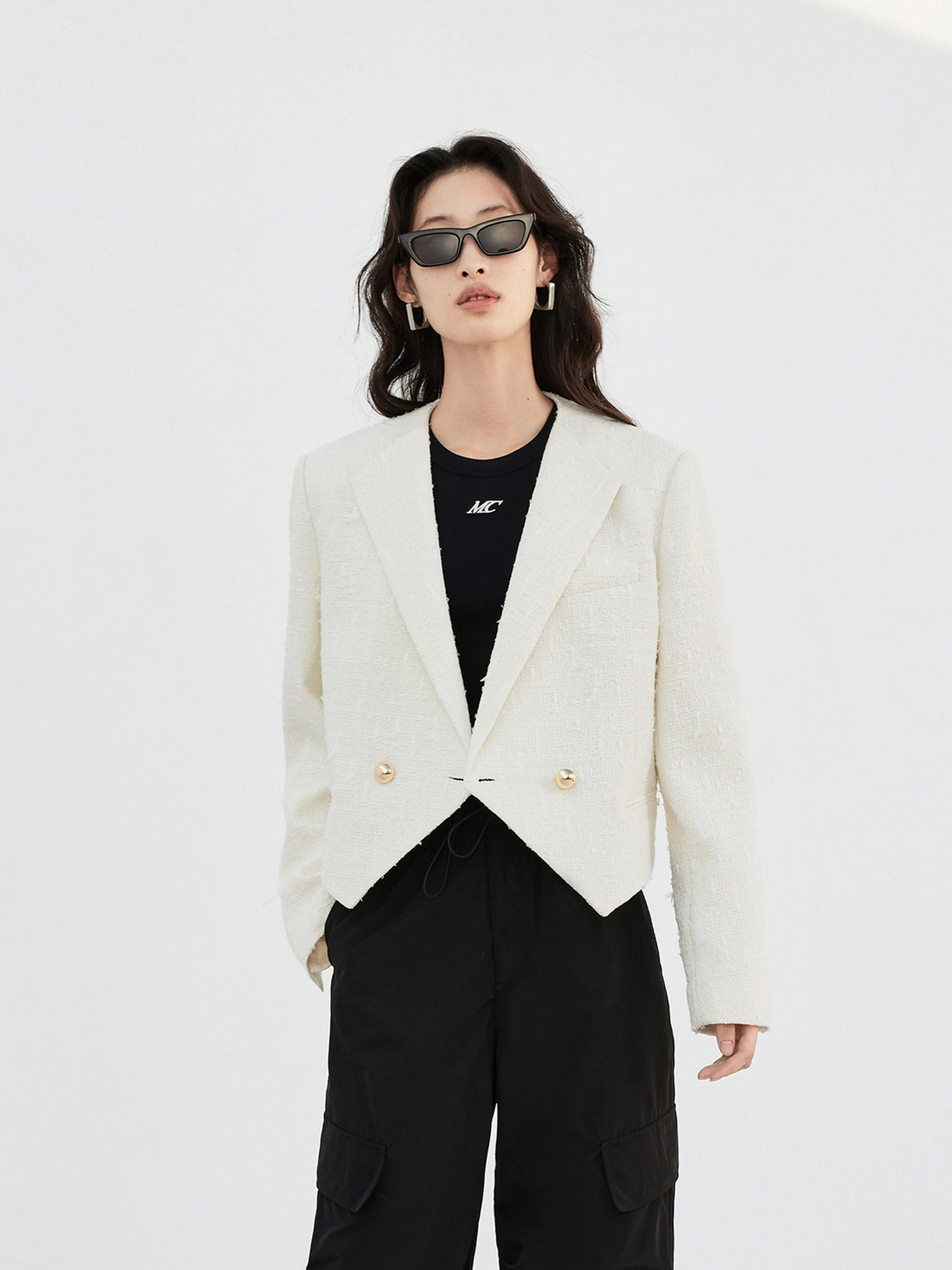 Noise Free Material Glossy Finish Textured Cropped Jacket