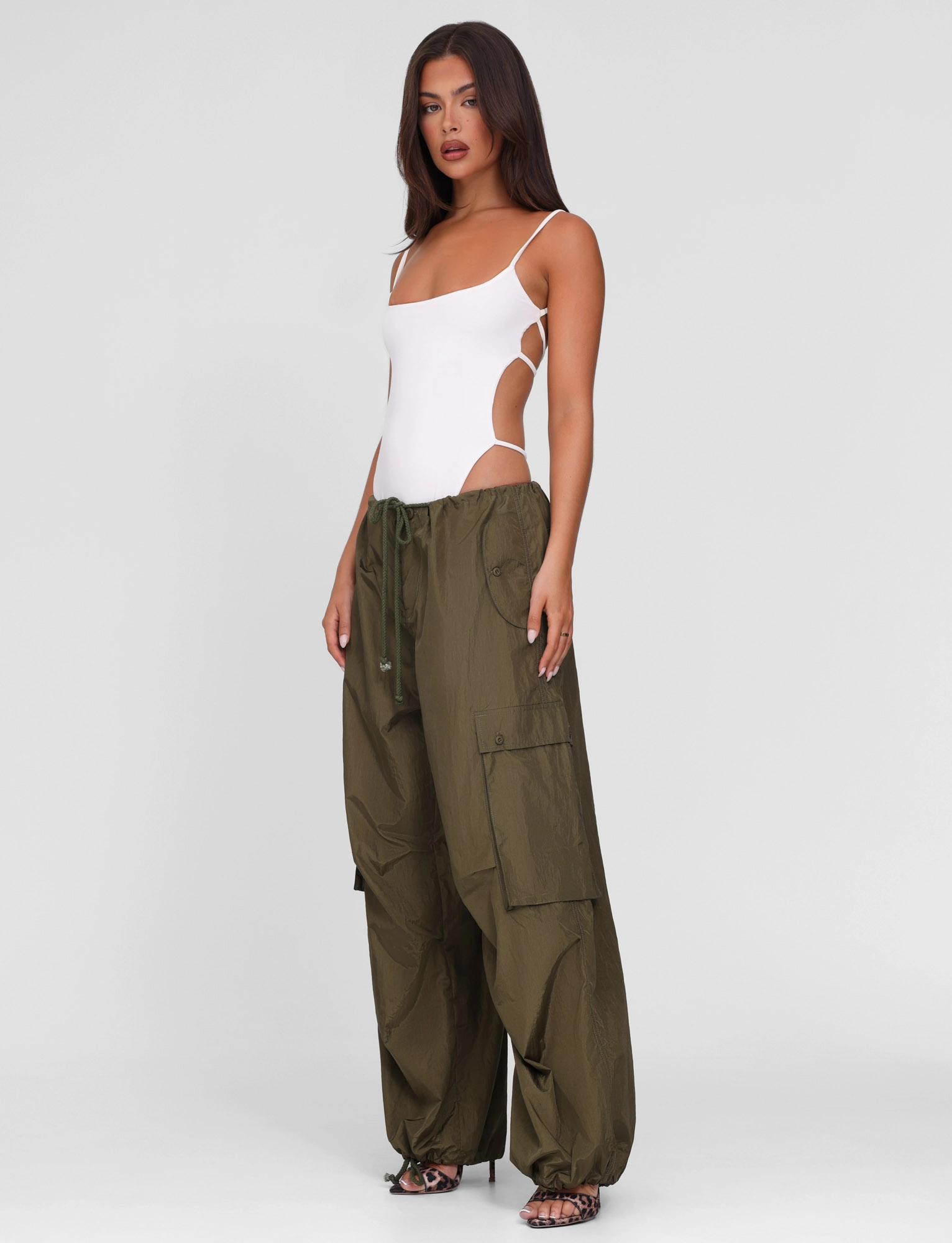 VIOLETTE PANT - GREEN : KHAKI GREEN Soft Presence Flattering Shape Design