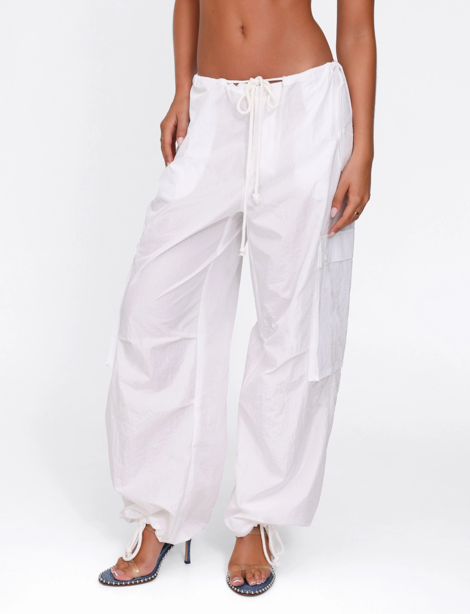 VIOLETTE PANT - WHITE Flattering Silhouette Urban Classic