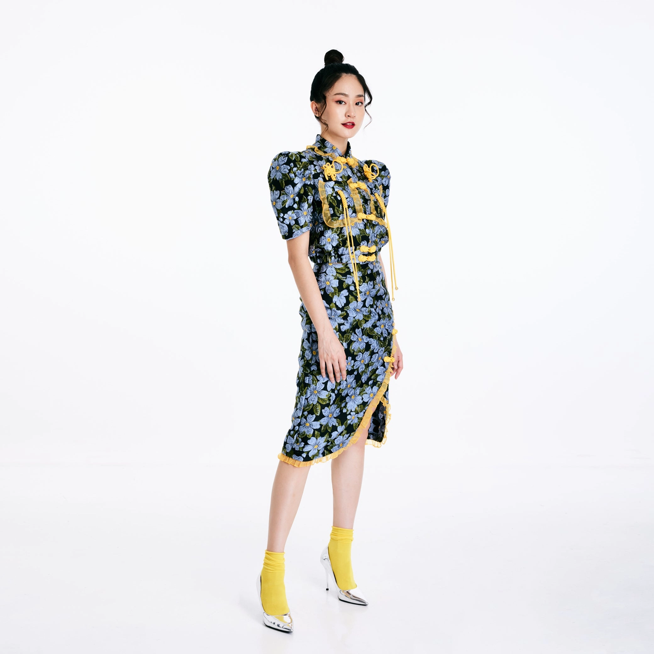 Influencer Style Cozy Tones Yuan Yuan Pencil Skirt Fashion Detail