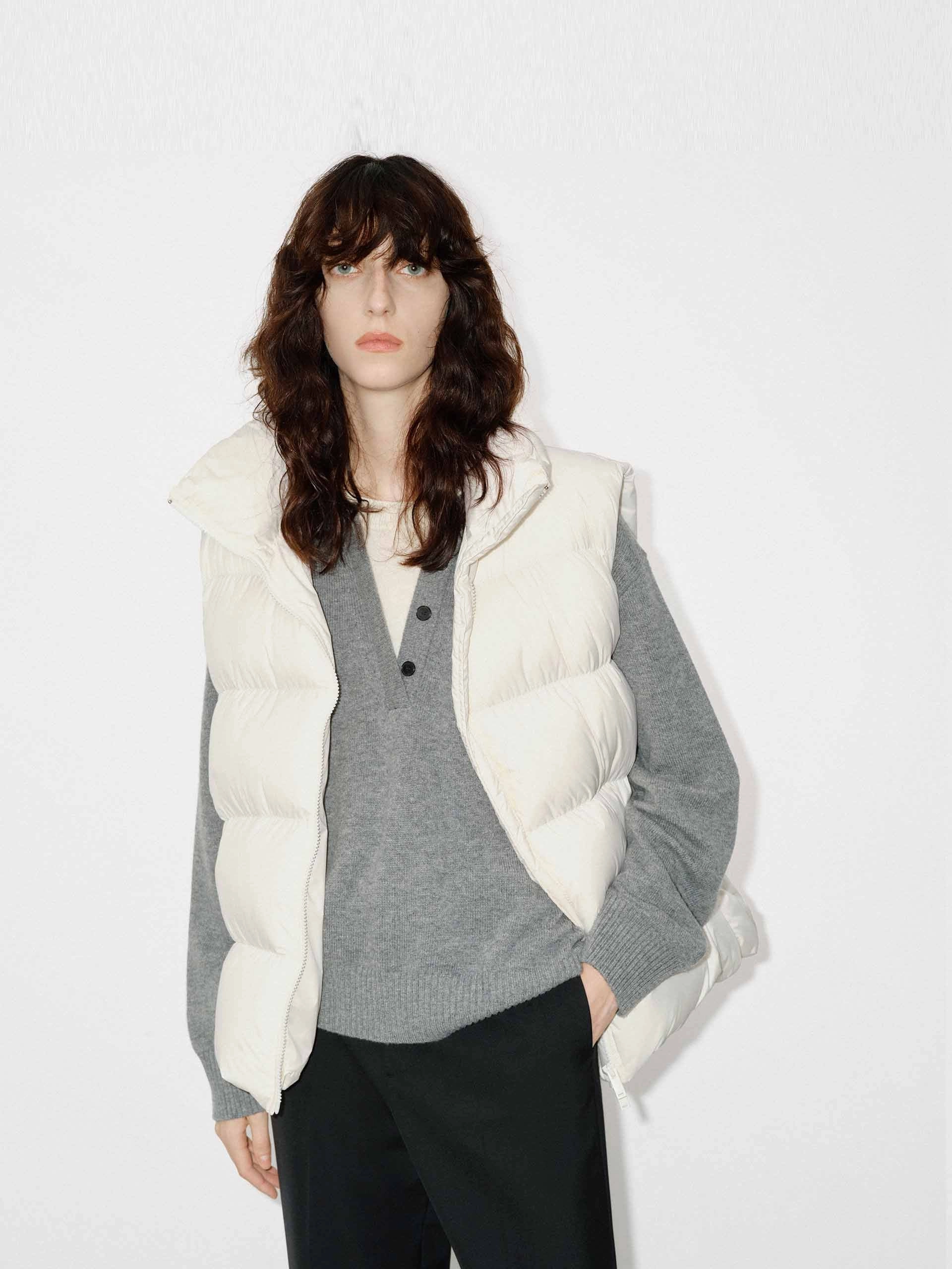 Sporty Layers Articulated Elbows Zip Closure Goose Down Vest